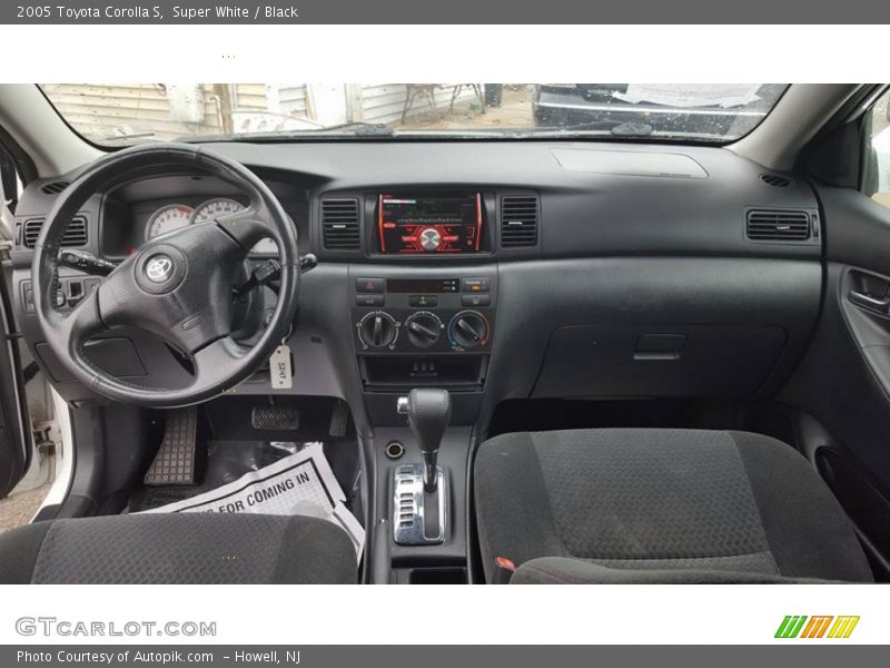 Super White / Black 2005 Toyota Corolla S