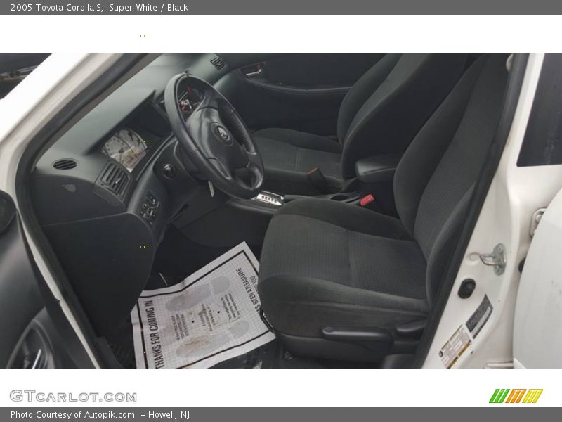 Super White / Black 2005 Toyota Corolla S