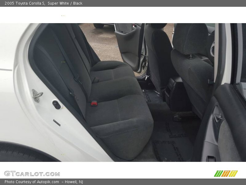 Super White / Black 2005 Toyota Corolla S