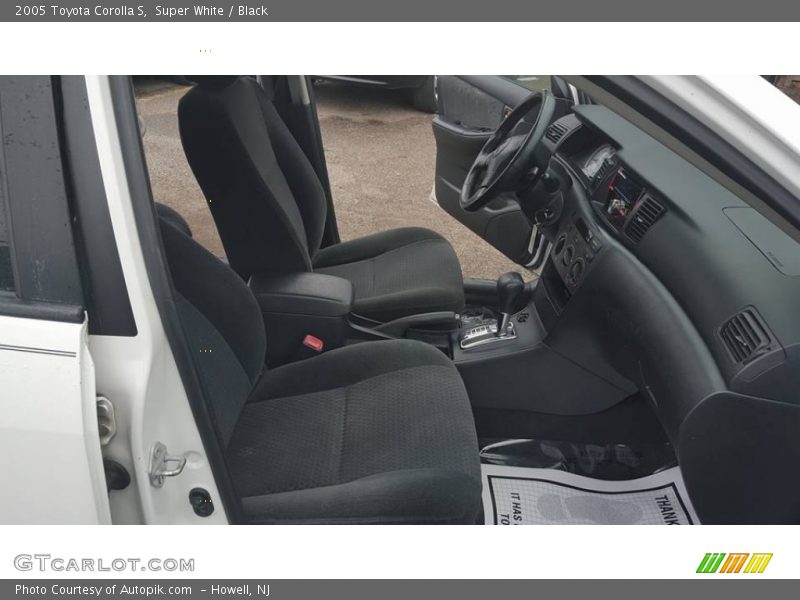 Super White / Black 2005 Toyota Corolla S