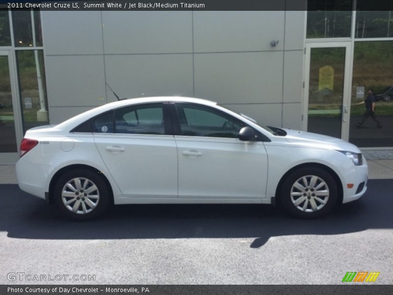 Summit White / Jet Black/Medium Titanium 2011 Chevrolet Cruze LS