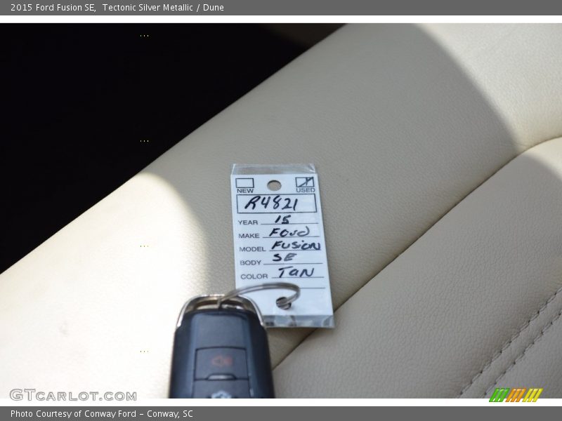 Tectonic Silver Metallic / Dune 2015 Ford Fusion SE