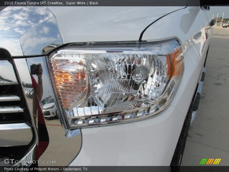 Super White / Black 2016 Toyota Tundra SR5 CrewMax