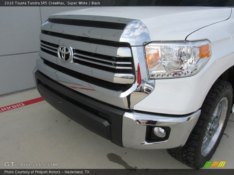 Super White / Black 2016 Toyota Tundra SR5 CrewMax