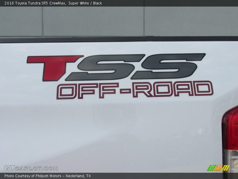 Super White / Black 2016 Toyota Tundra SR5 CrewMax