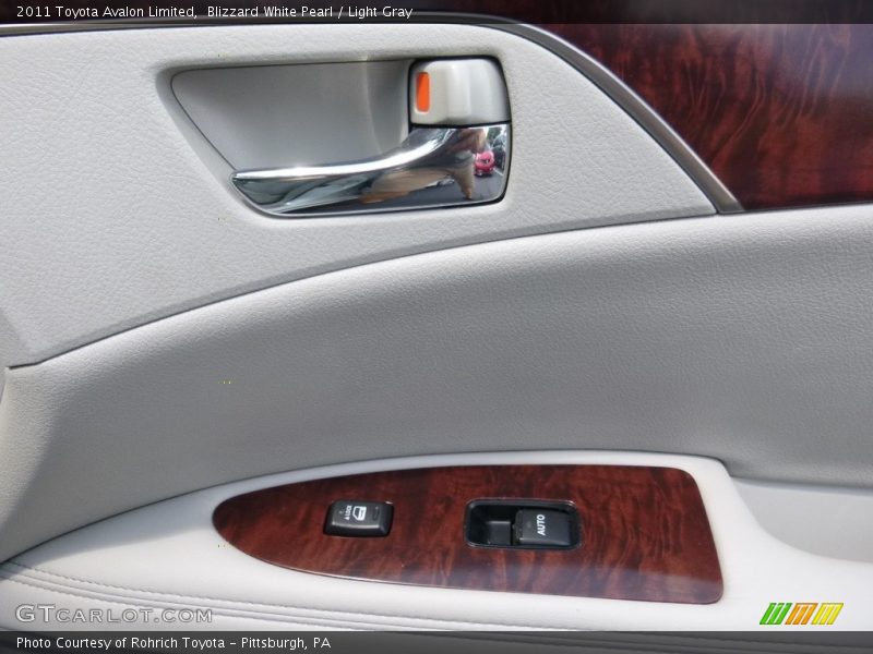 Blizzard White Pearl / Light Gray 2011 Toyota Avalon Limited