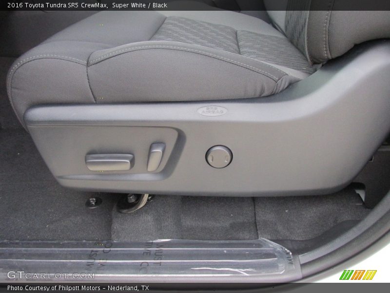 Super White / Black 2016 Toyota Tundra SR5 CrewMax