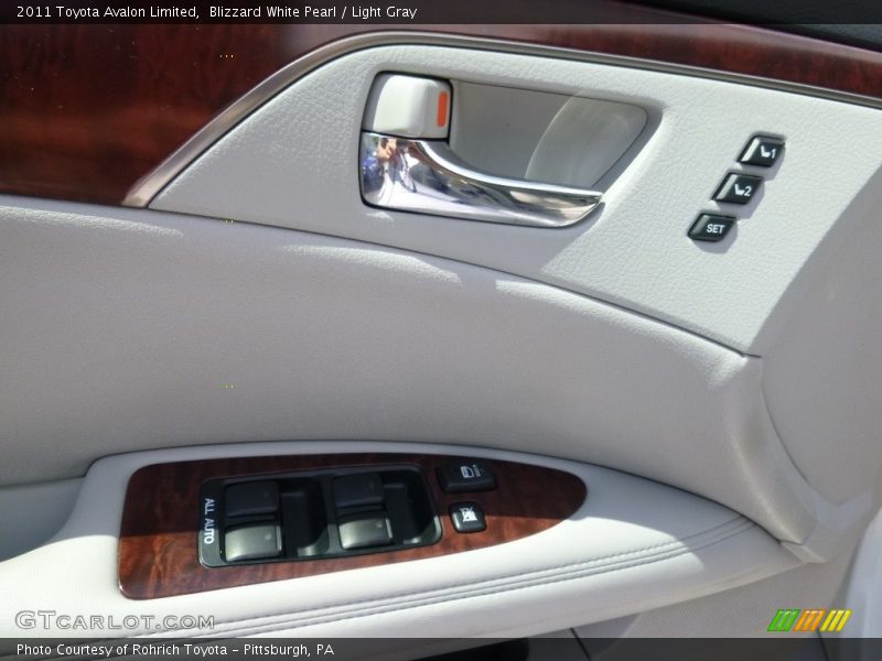 Blizzard White Pearl / Light Gray 2011 Toyota Avalon Limited