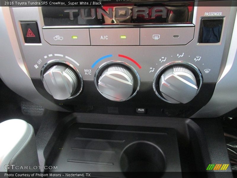 Super White / Black 2016 Toyota Tundra SR5 CrewMax