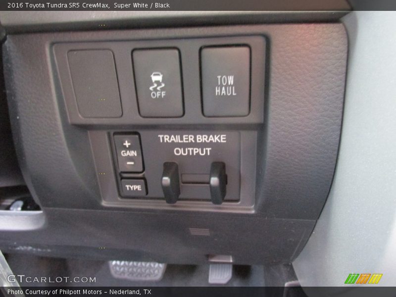 Super White / Black 2016 Toyota Tundra SR5 CrewMax