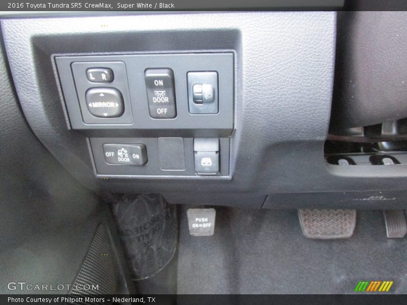 Super White / Black 2016 Toyota Tundra SR5 CrewMax