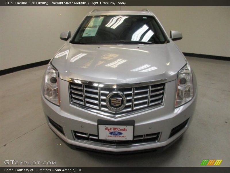 Radiant Silver Metallic / Light Titanium/Ebony 2015 Cadillac SRX Luxury