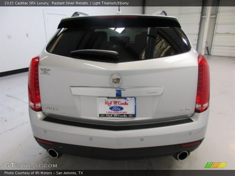 Radiant Silver Metallic / Light Titanium/Ebony 2015 Cadillac SRX Luxury