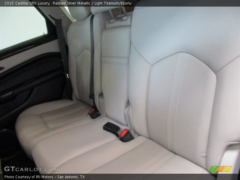 Radiant Silver Metallic / Light Titanium/Ebony 2015 Cadillac SRX Luxury