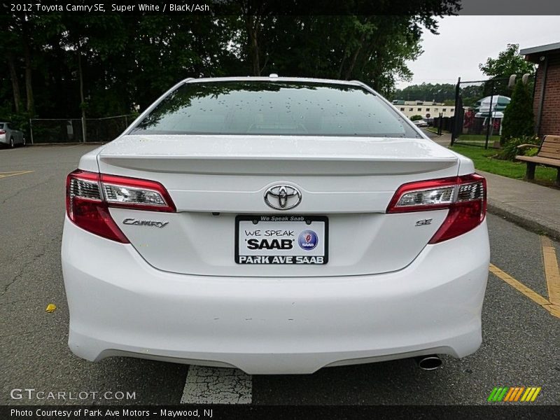 Super White / Black/Ash 2012 Toyota Camry SE