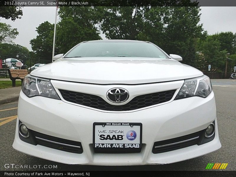 Super White / Black/Ash 2012 Toyota Camry SE