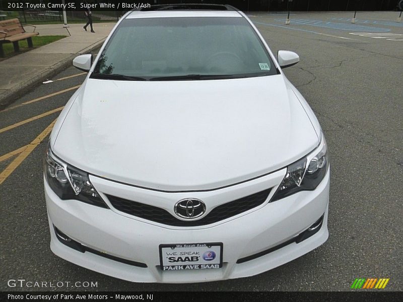 Super White / Black/Ash 2012 Toyota Camry SE