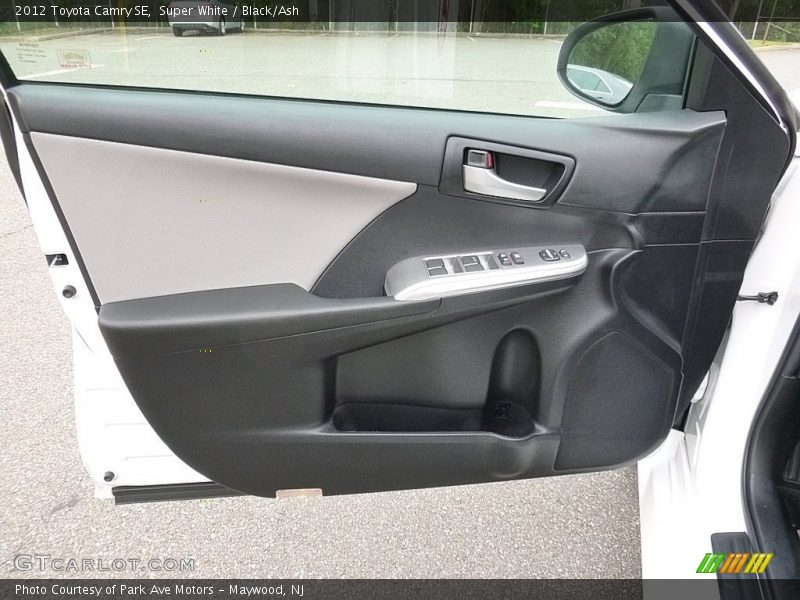 Super White / Black/Ash 2012 Toyota Camry SE