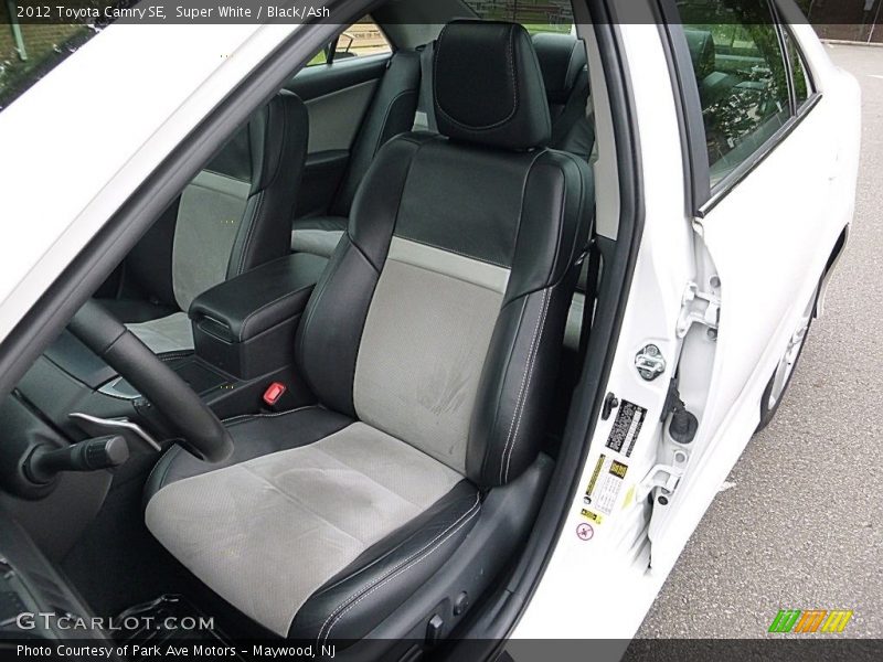 Super White / Black/Ash 2012 Toyota Camry SE