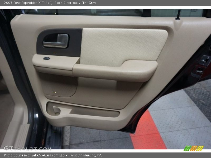 Black Clearcoat / Flint Grey 2003 Ford Expedition XLT 4x4