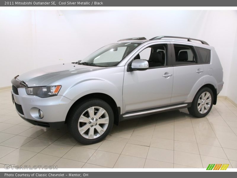 Cool Silver Metallic / Black 2011 Mitsubishi Outlander SE