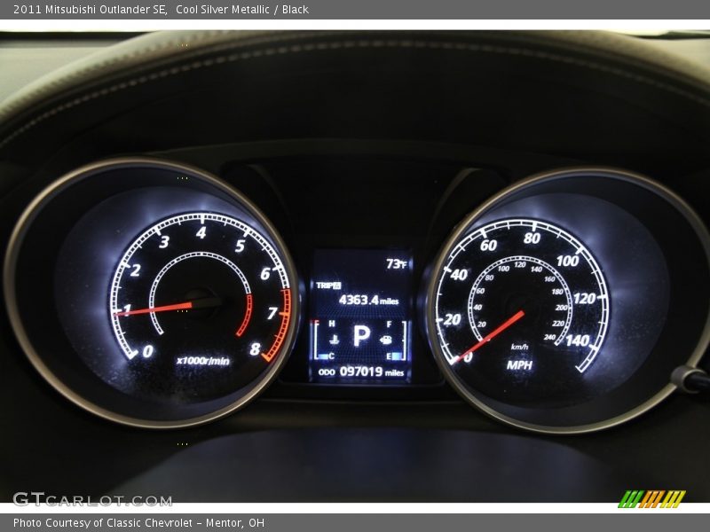 Cool Silver Metallic / Black 2011 Mitsubishi Outlander SE