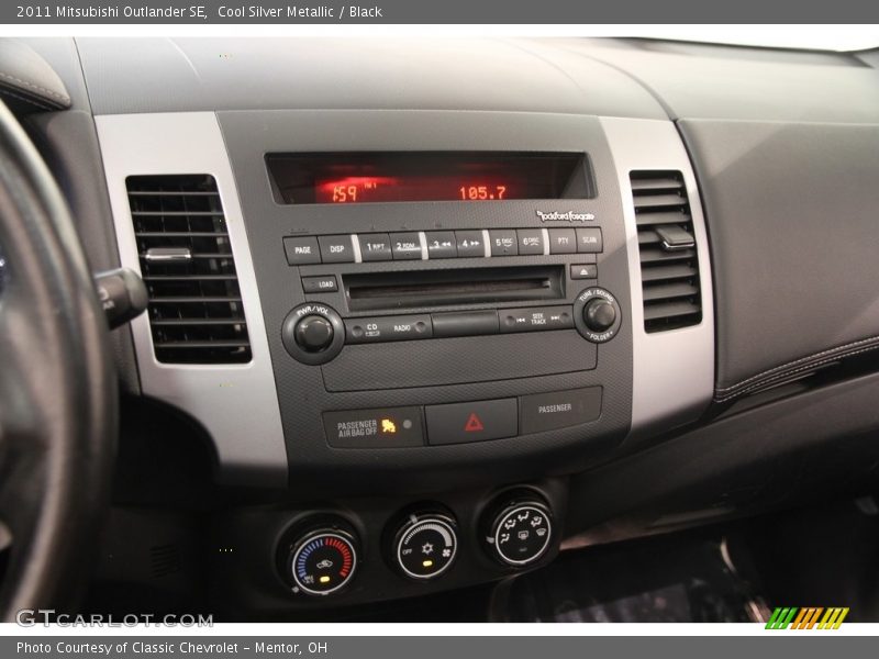 Cool Silver Metallic / Black 2011 Mitsubishi Outlander SE