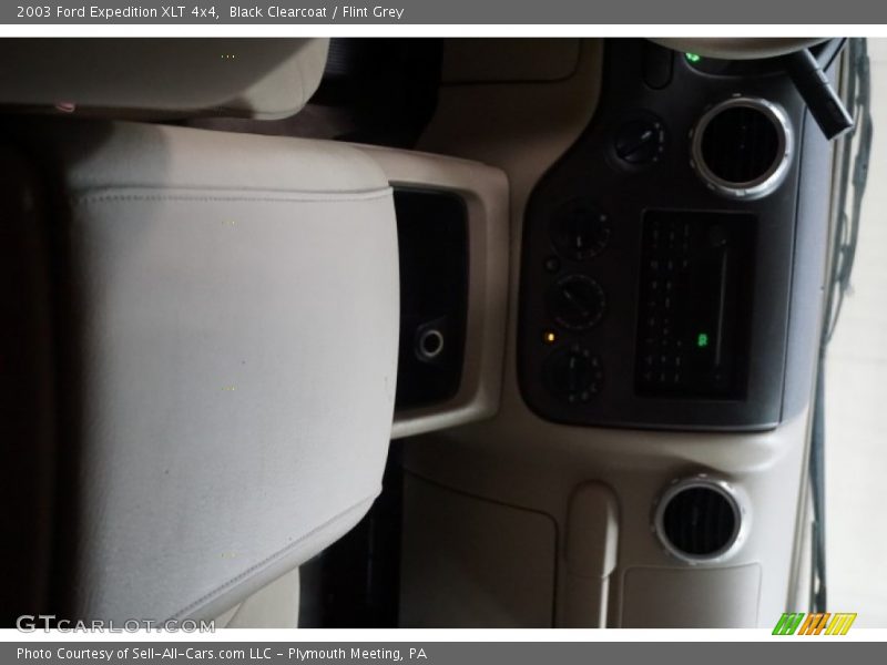 Black Clearcoat / Flint Grey 2003 Ford Expedition XLT 4x4