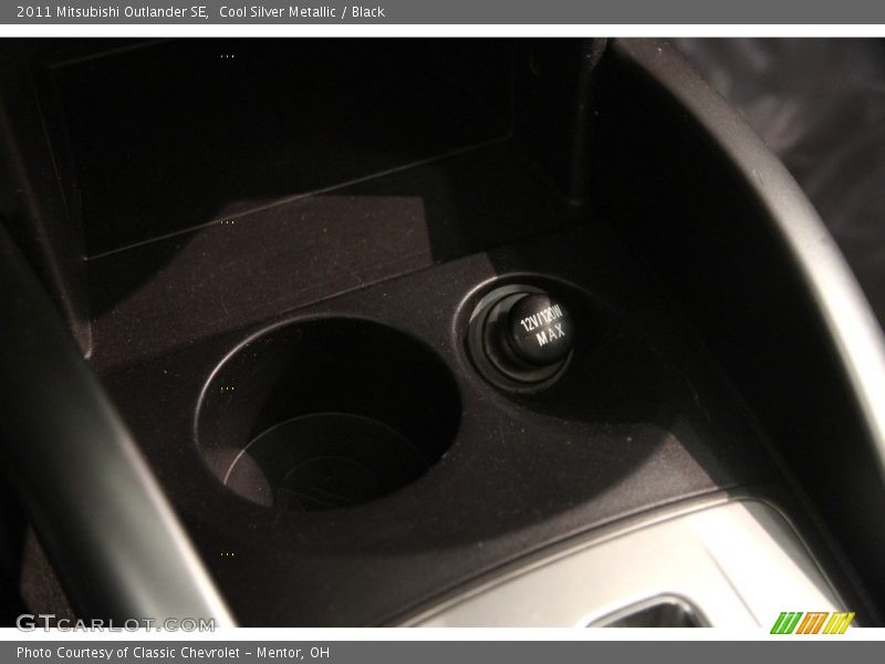 Cool Silver Metallic / Black 2011 Mitsubishi Outlander SE