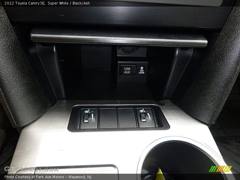 Super White / Black/Ash 2012 Toyota Camry SE