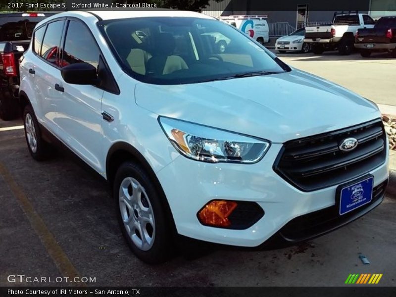 Oxford White / Charcoal Black 2017 Ford Escape S