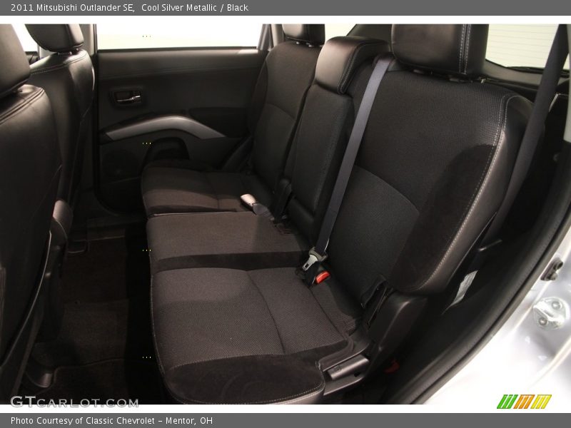 Cool Silver Metallic / Black 2011 Mitsubishi Outlander SE