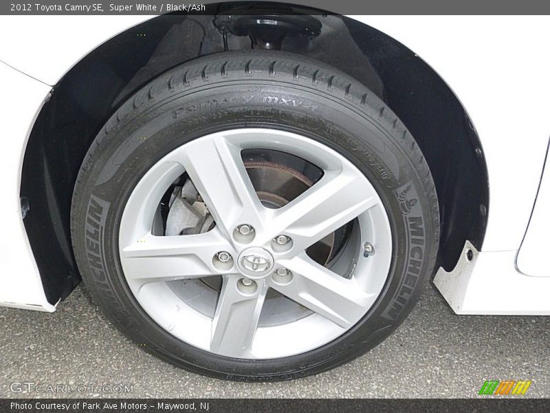Super White / Black/Ash 2012 Toyota Camry SE