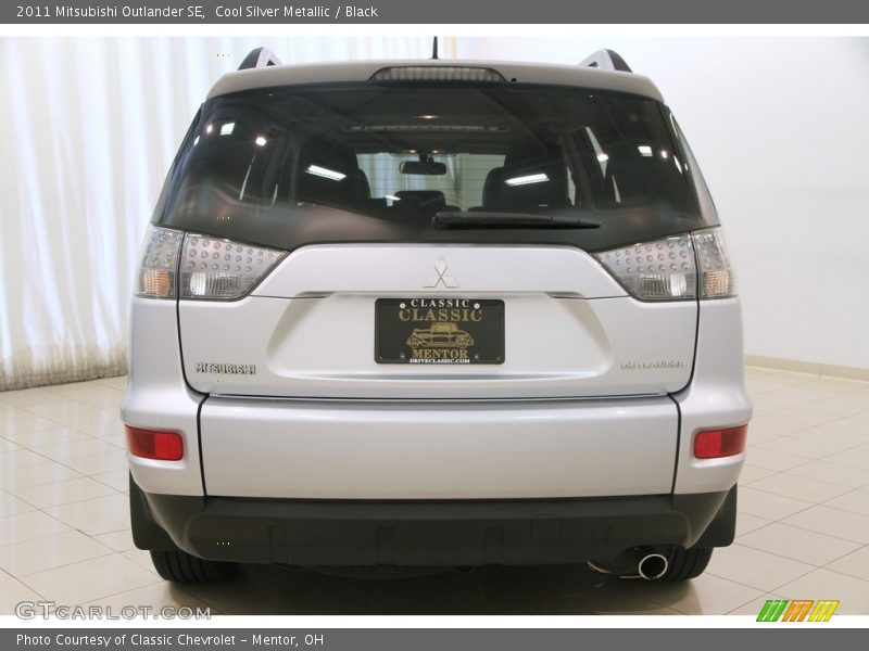 Cool Silver Metallic / Black 2011 Mitsubishi Outlander SE