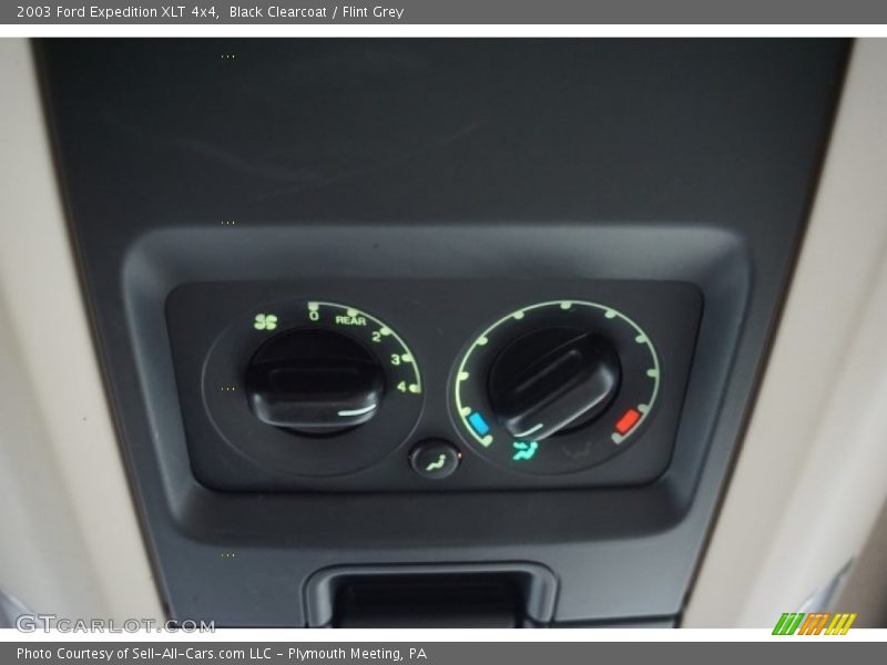 Black Clearcoat / Flint Grey 2003 Ford Expedition XLT 4x4