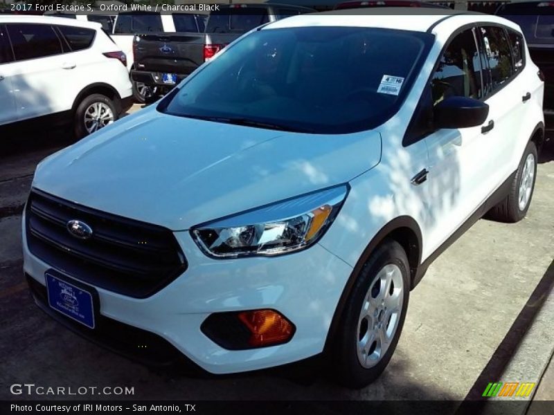 Oxford White / Charcoal Black 2017 Ford Escape S