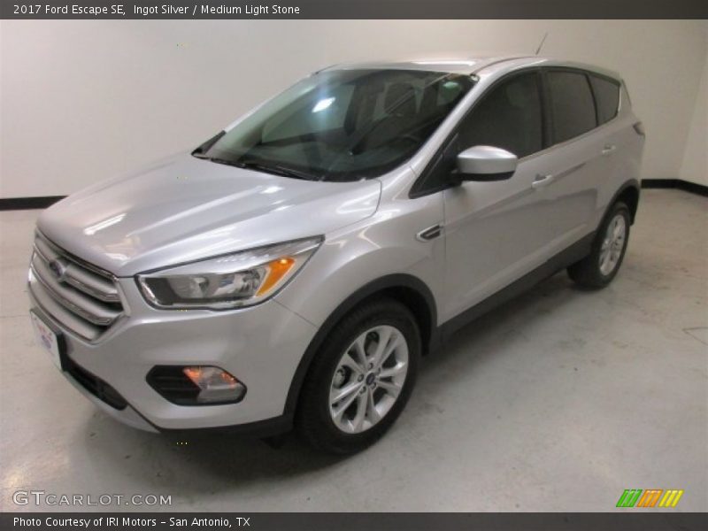 Ingot Silver / Medium Light Stone 2017 Ford Escape SE