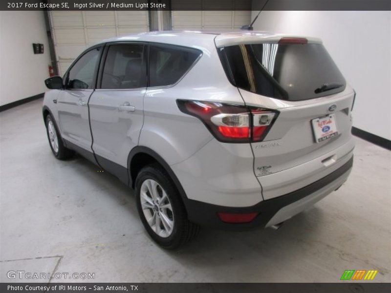Ingot Silver / Medium Light Stone 2017 Ford Escape SE