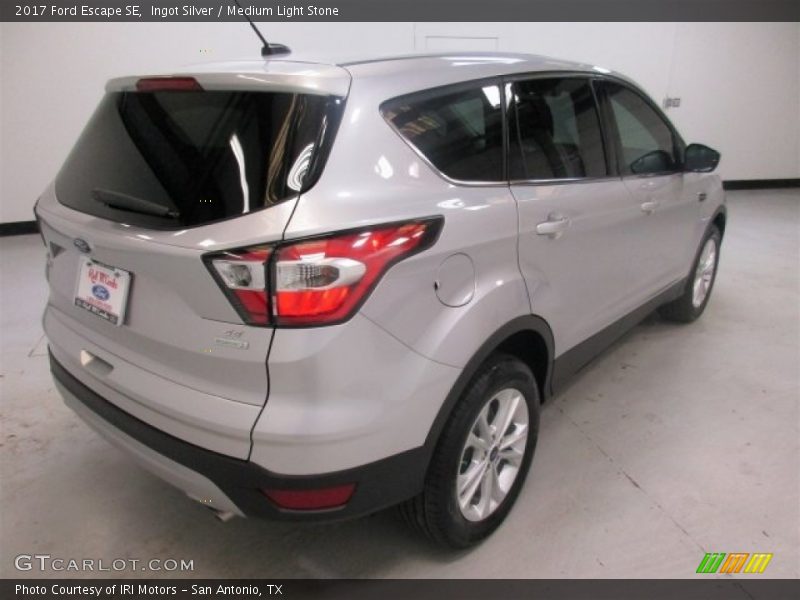 Ingot Silver / Medium Light Stone 2017 Ford Escape SE