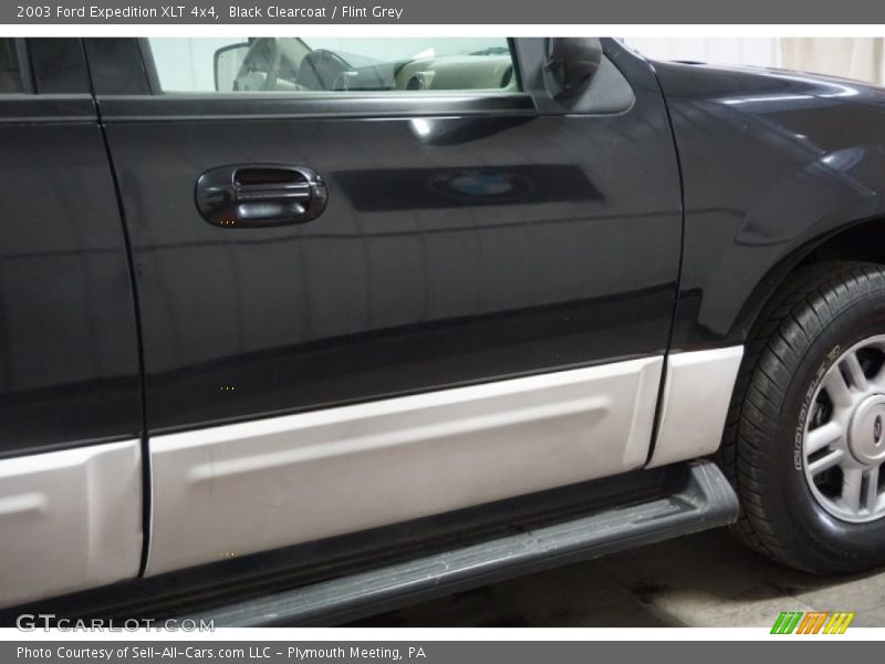 Black Clearcoat / Flint Grey 2003 Ford Expedition XLT 4x4