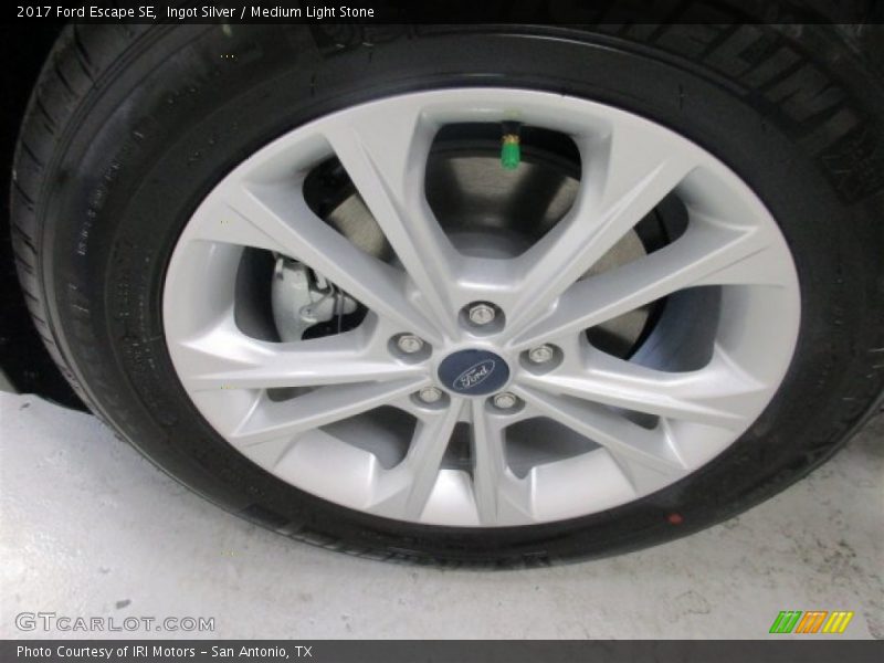 Ingot Silver / Medium Light Stone 2017 Ford Escape SE
