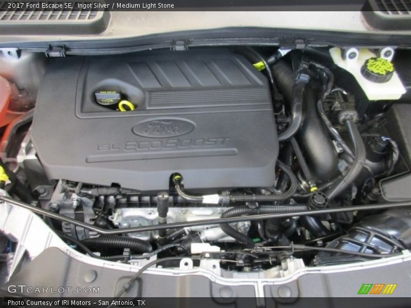 Ingot Silver / Medium Light Stone 2017 Ford Escape SE