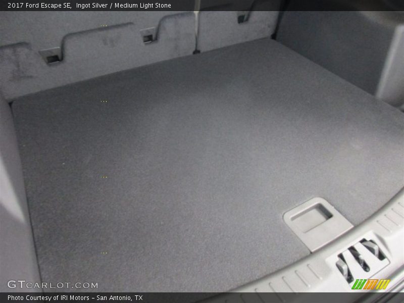 Ingot Silver / Medium Light Stone 2017 Ford Escape SE