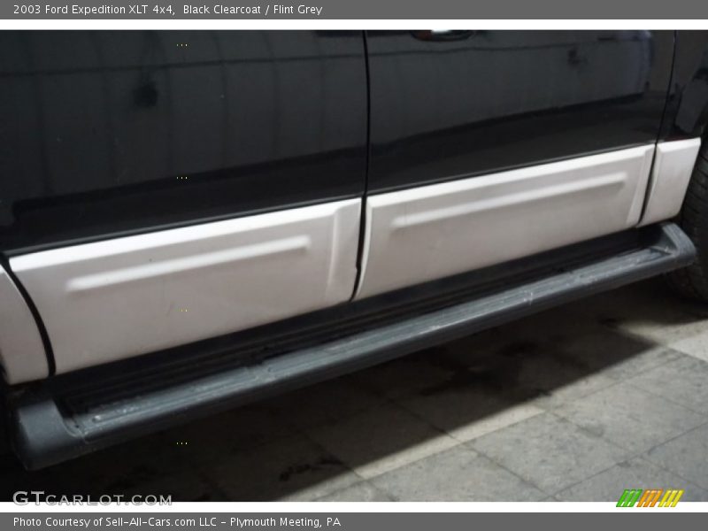 Black Clearcoat / Flint Grey 2003 Ford Expedition XLT 4x4