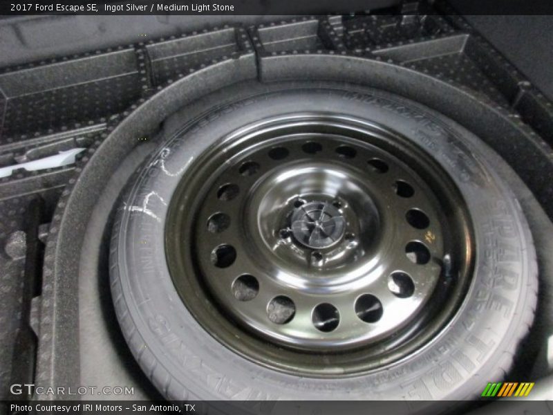 Ingot Silver / Medium Light Stone 2017 Ford Escape SE