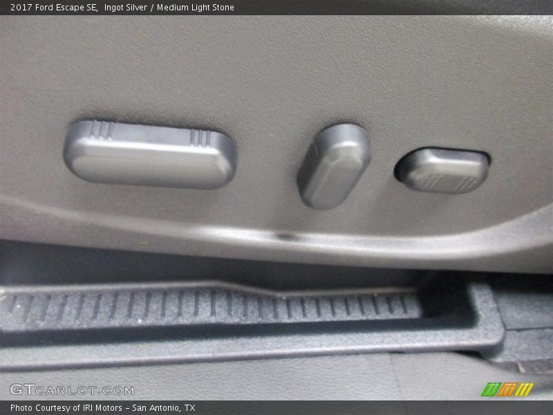 Ingot Silver / Medium Light Stone 2017 Ford Escape SE