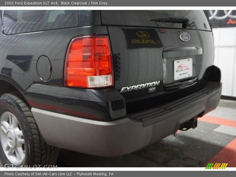 Black Clearcoat / Flint Grey 2003 Ford Expedition XLT 4x4