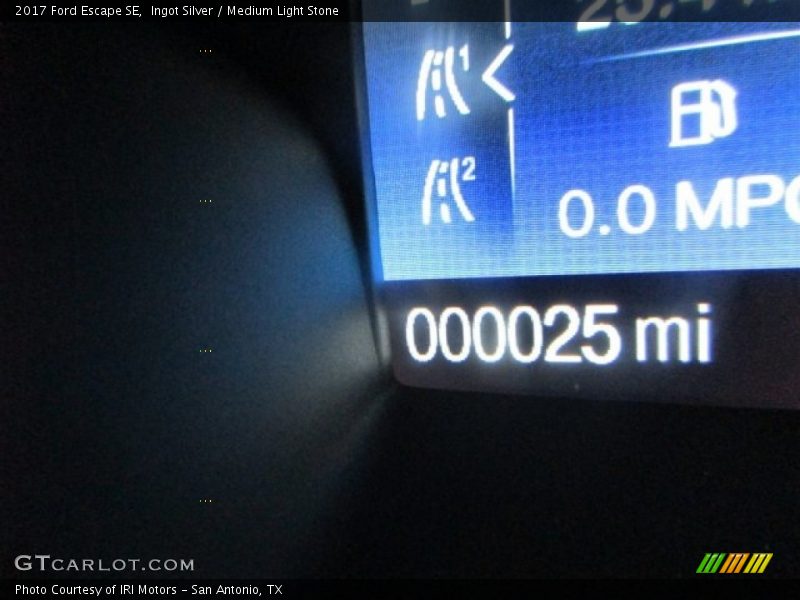 Ingot Silver / Medium Light Stone 2017 Ford Escape SE