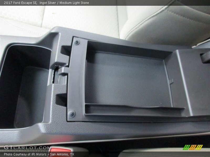 Ingot Silver / Medium Light Stone 2017 Ford Escape SE