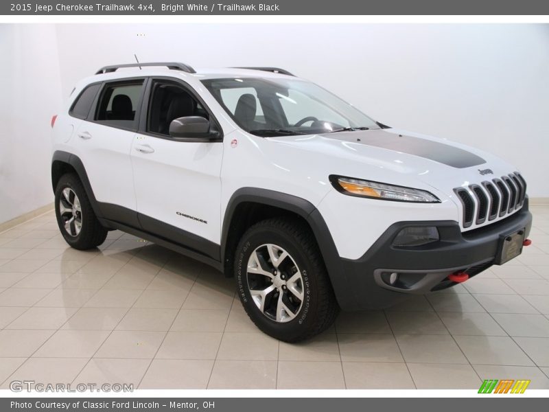 Front 3/4 View of 2015 Cherokee Trailhawk 4x4